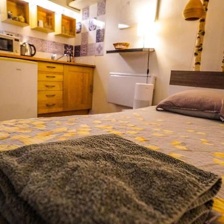 Cozy Studio In The Heart Of Париж Екстериор снимка