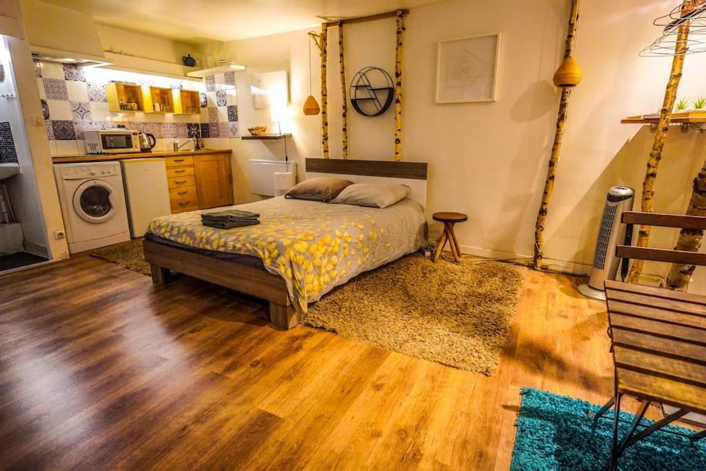 Cozy Studio In The Heart Of Париж Екстериор снимка